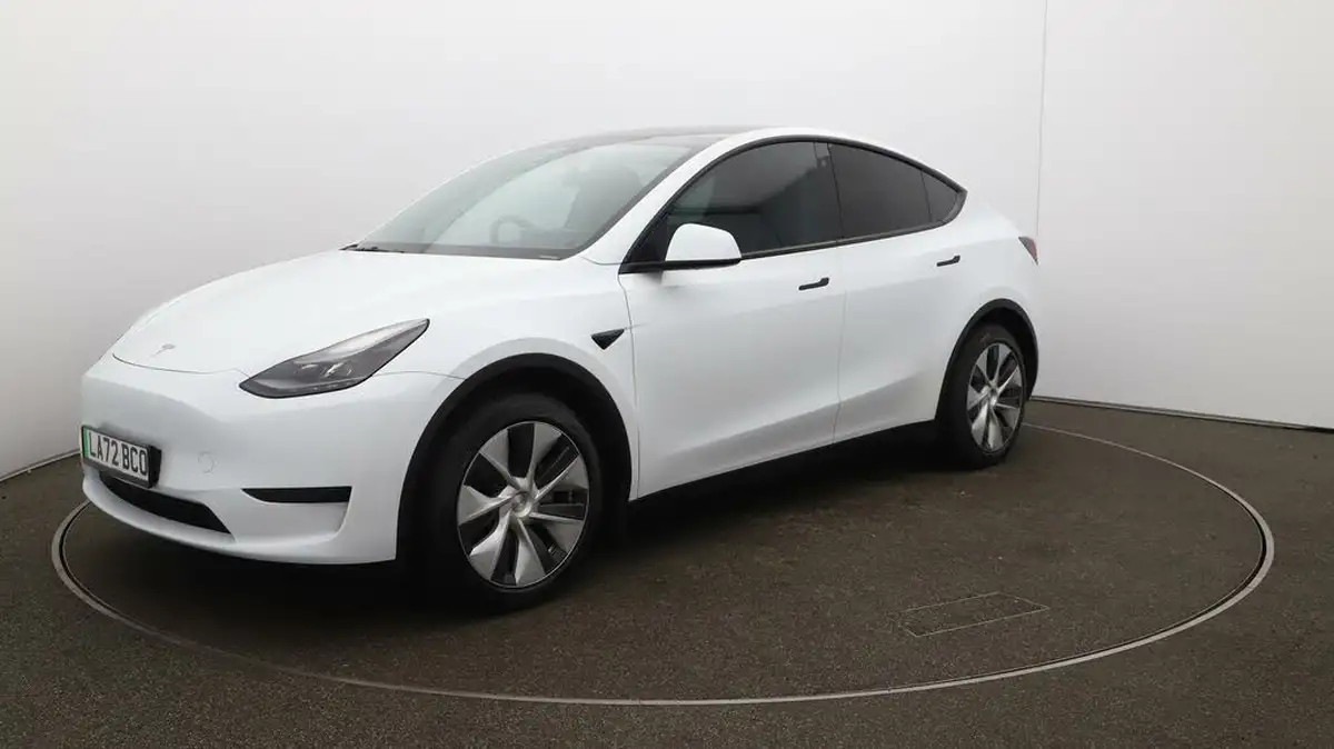 2022-tesla-model-y-e-rwd-big-60