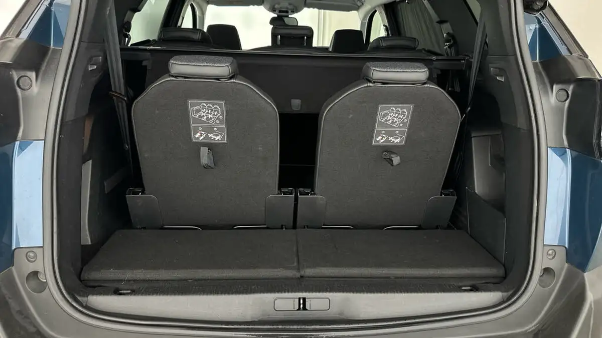 2021-peugeot-5008-suv-12-puretech-allure-premium-eat8-big-14