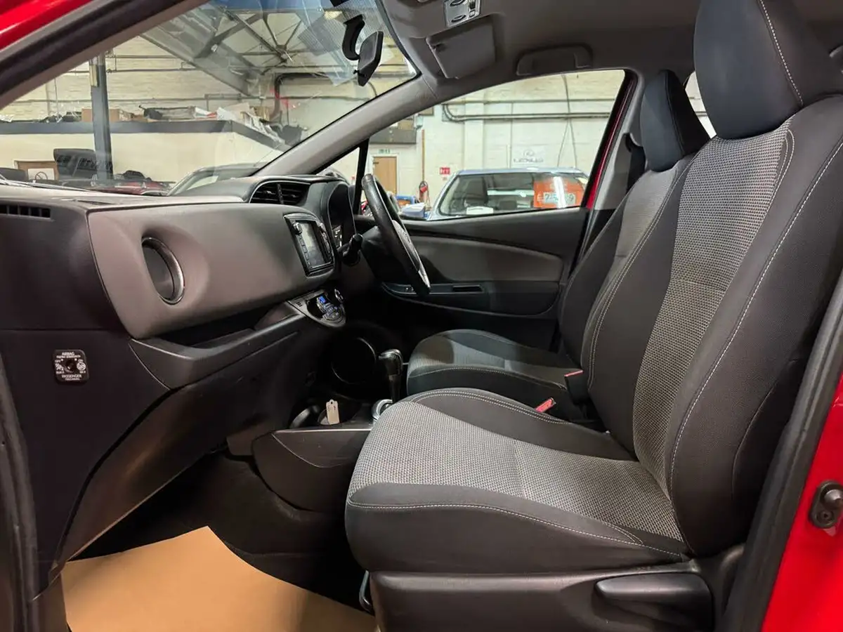 2015-toyota-yaris-15-vvt-i-icon-hybrid-big-16