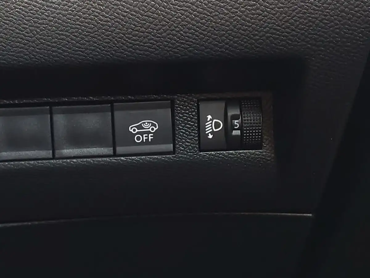2023-peugeot-2008-suv-12-puretech-allure-big-13