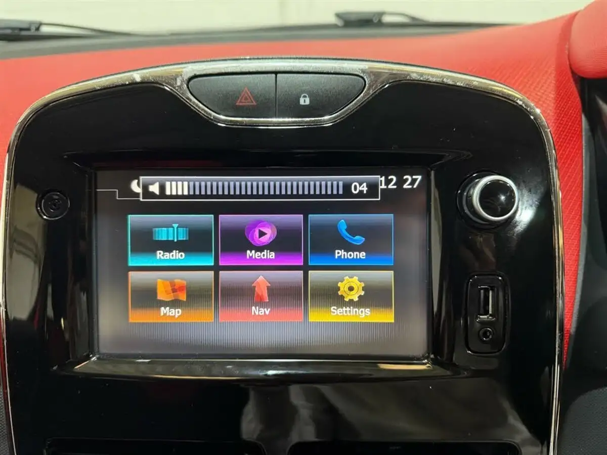 2014-renault-clio-15dci-dynamique-s-medianavss-big-18