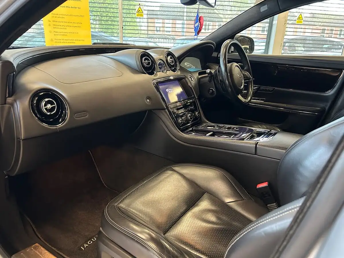 2012-jaguar-xj-series-30td-xj-portfolio-swb-ss-big-18