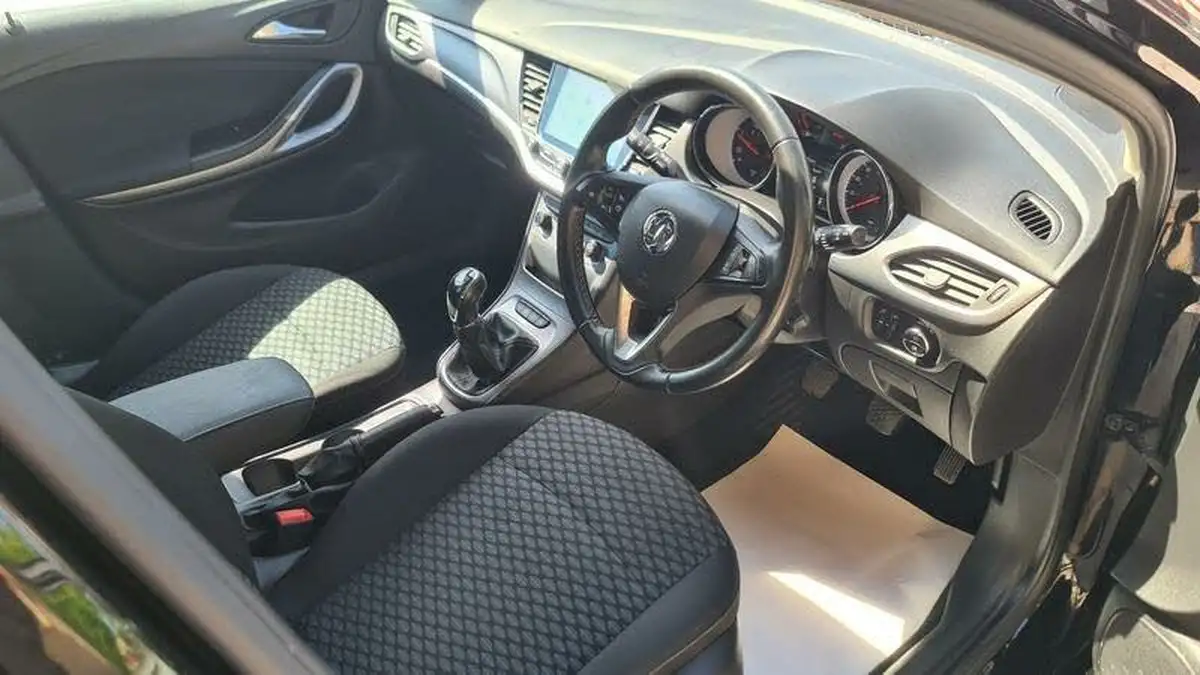 2018-vauxhall-astra-16cdti-tech-line-nav-110ps-ssecotec-hatchback-big-26