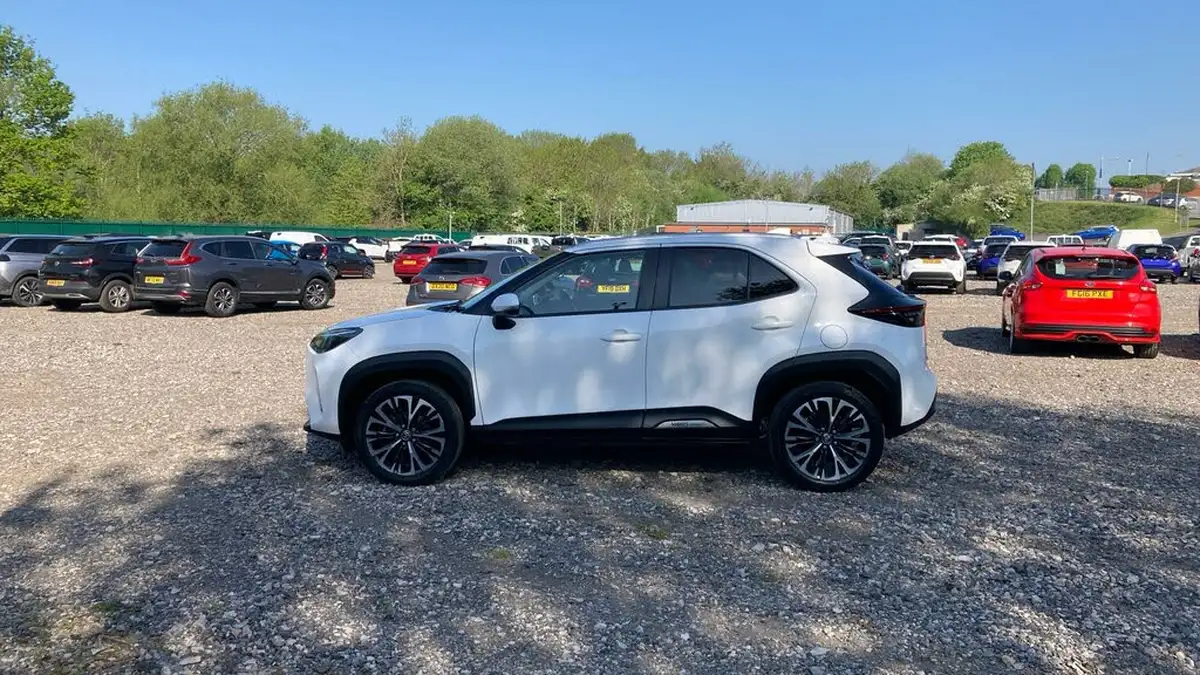 2022-toyota-yaris-cross-15-vvt-i-excel-big-16