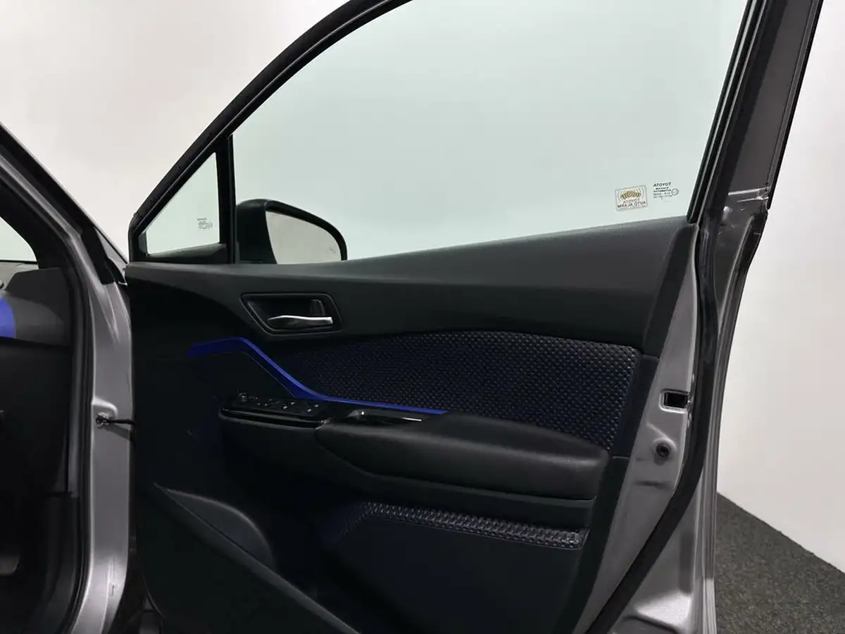 2018-toyota-c-hr-12-dynamic-big-30