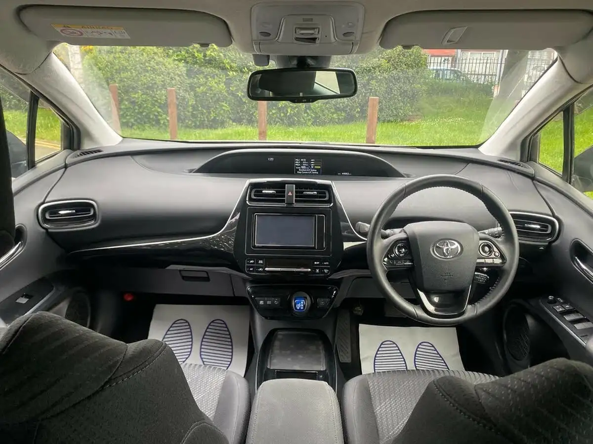 2019-toyota-prius-big-63