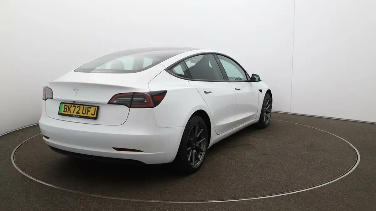 2022-tesla-model-3-e-rwd-big-46