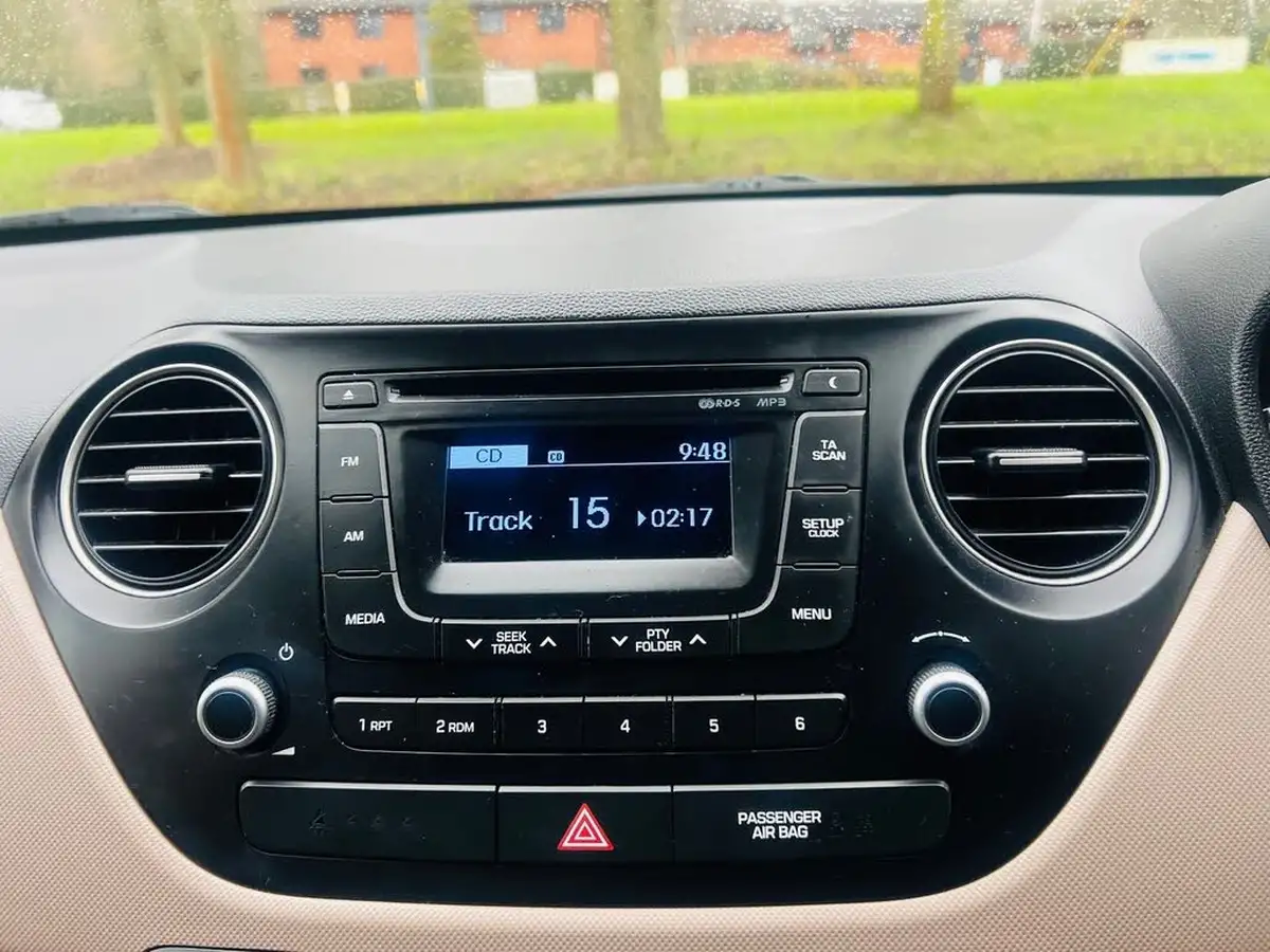 2014-hyundai-i10-10-s-air-big-10