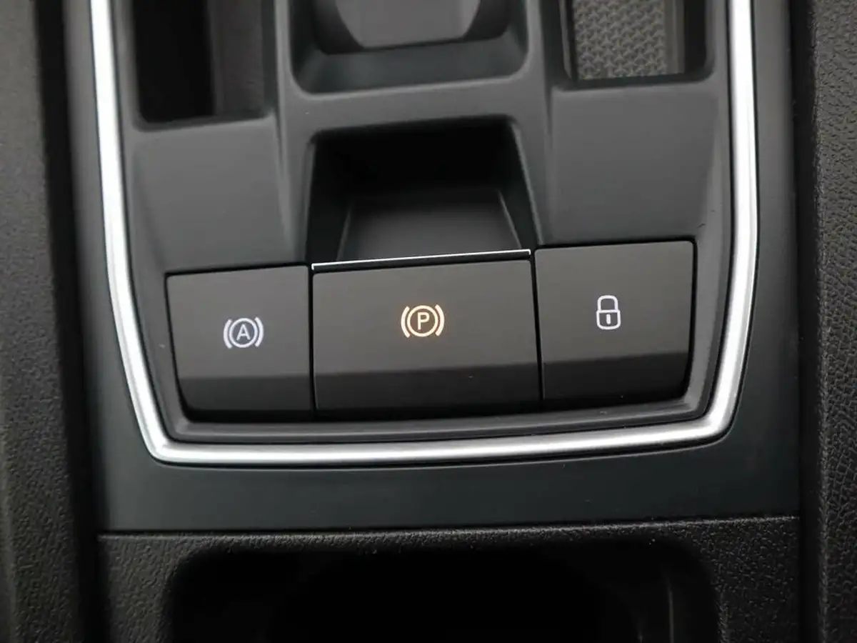 2021-seat-leon-14-e-hybrid-fr-sport-hatchback-big-20