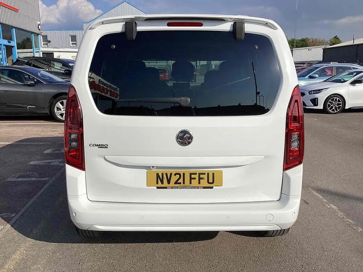 2021-vauxhall-combo-life-15-se-100ps-big-10