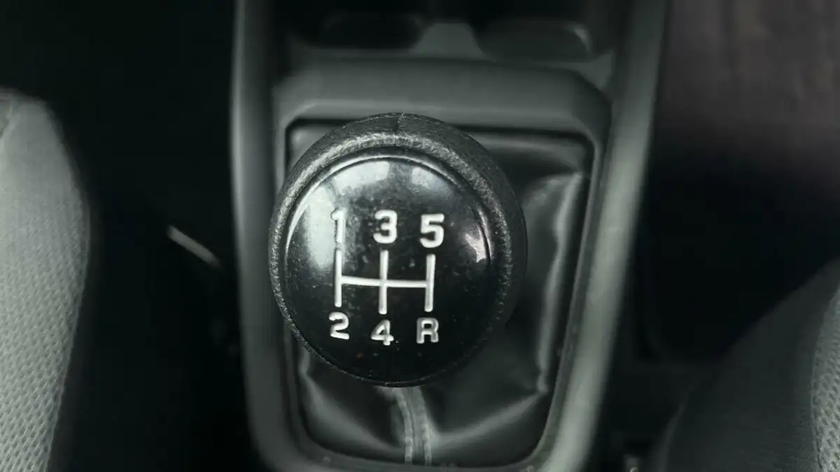 2024-suzuki-swift-12-motion-big-35