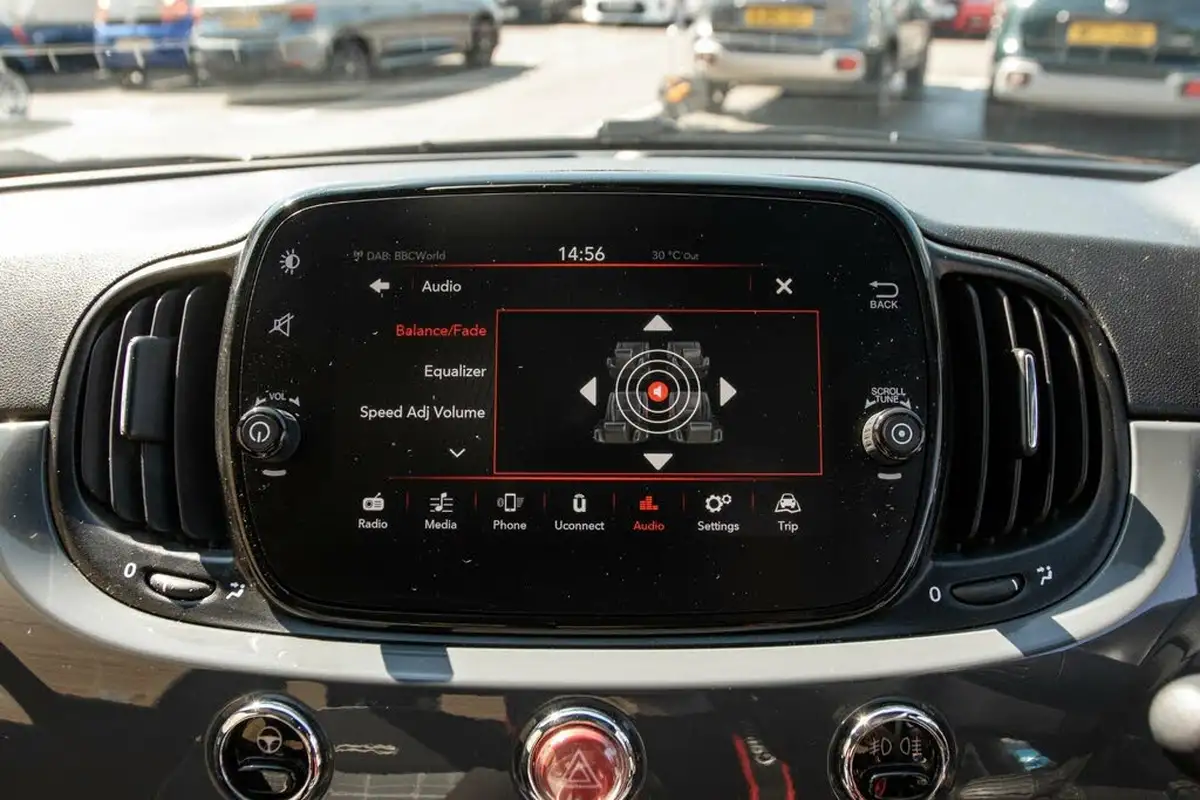 2020-fiat-500-10-lounge-big-24
