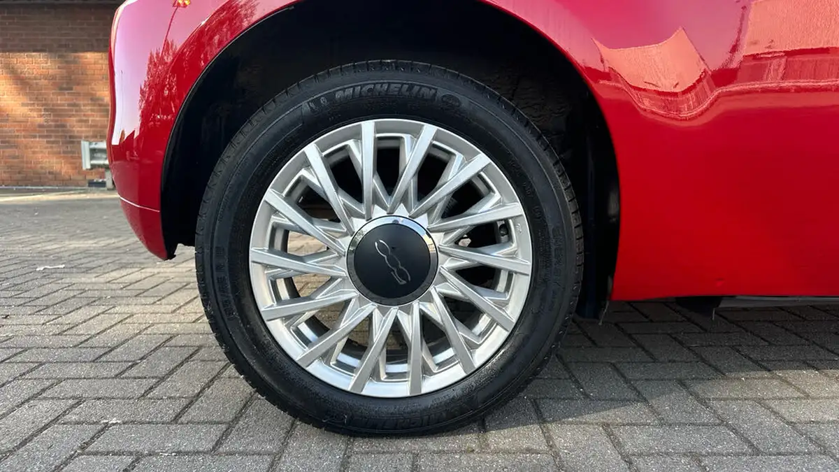 2019-fiat-500-12-lounge-ss-big-15