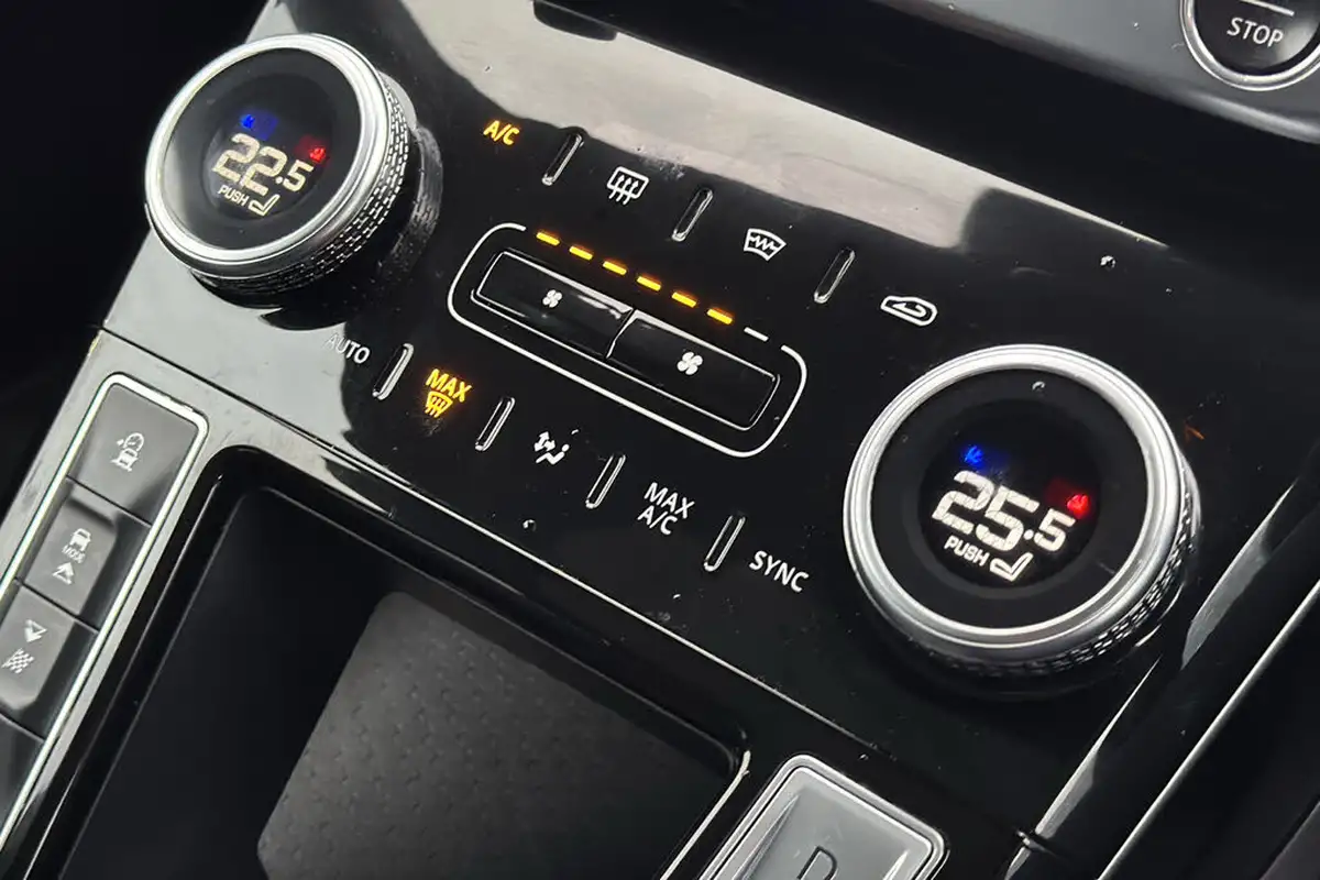 2021-jaguar-i-pace-ev400-black-big-13