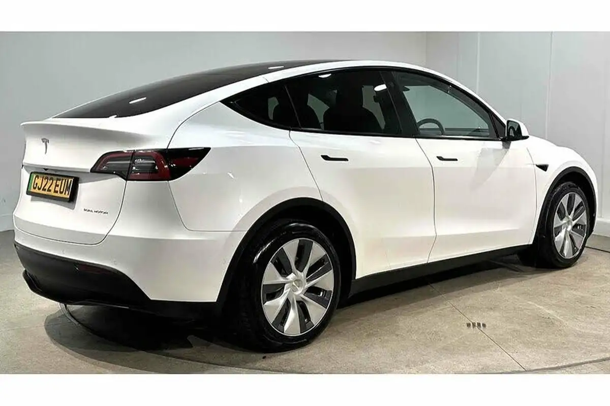 2022-tesla-model-y-e-long-range-big-7