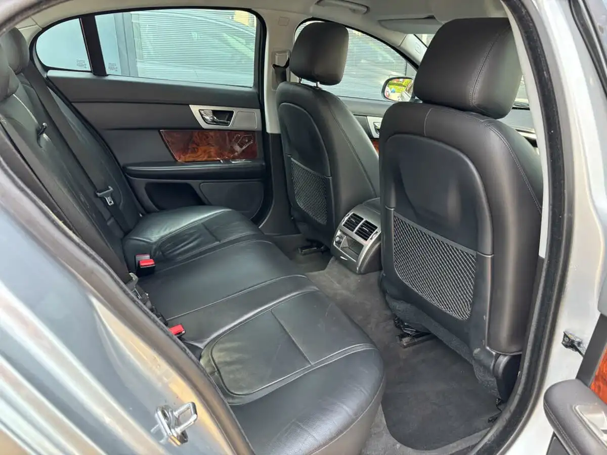 2012-jaguar-xf-22td-luxury-190ps-saloon-4d-auto-big-9