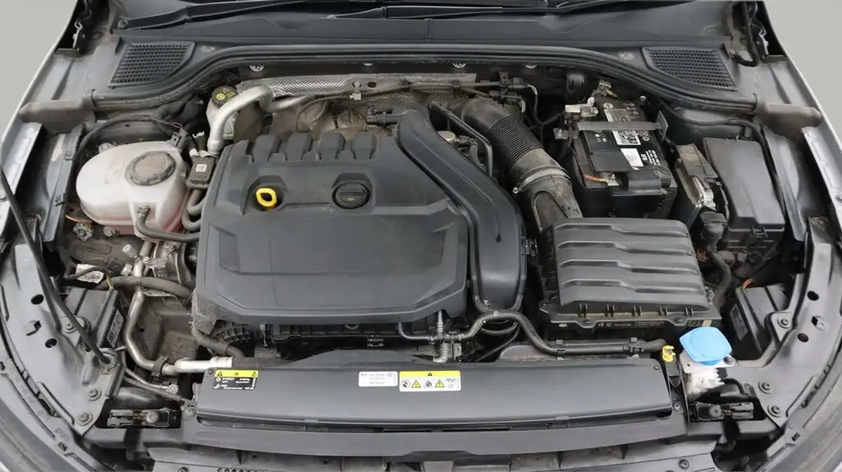 2021-volkswagen-golf-big-32