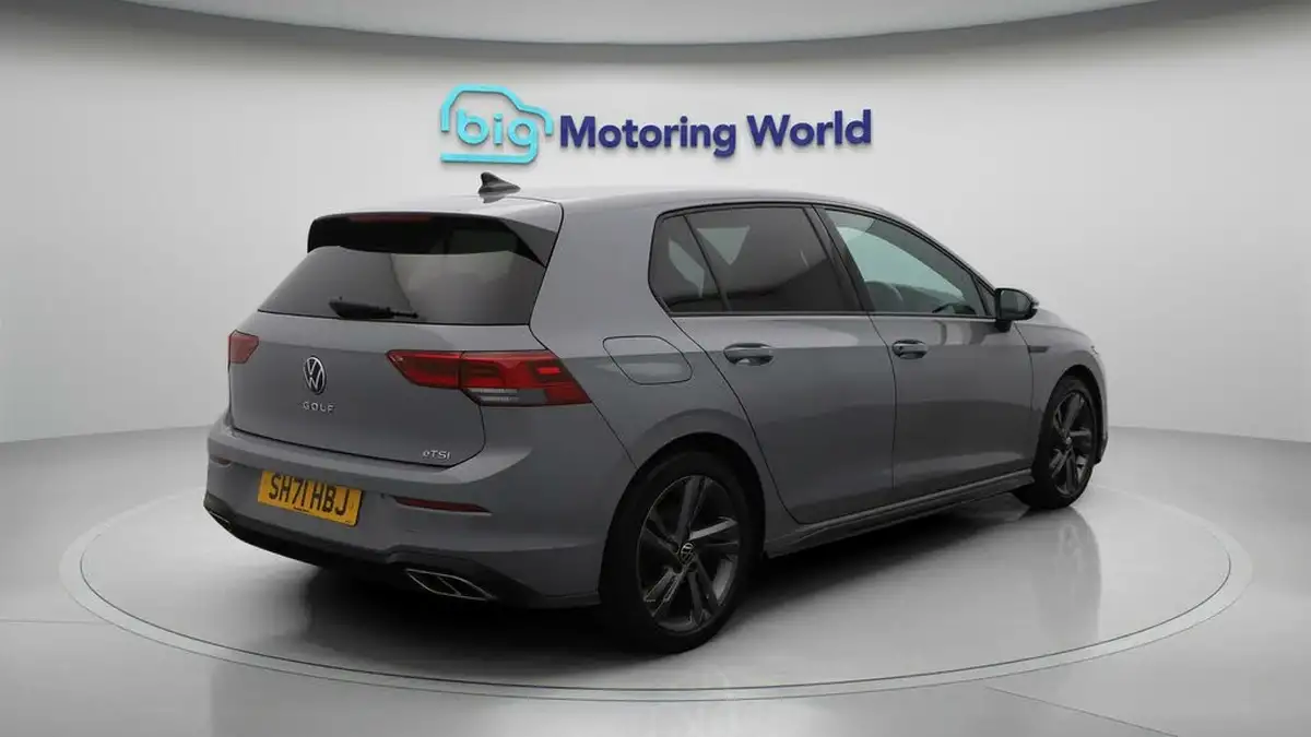 2021-volkswagen-golf-big-8