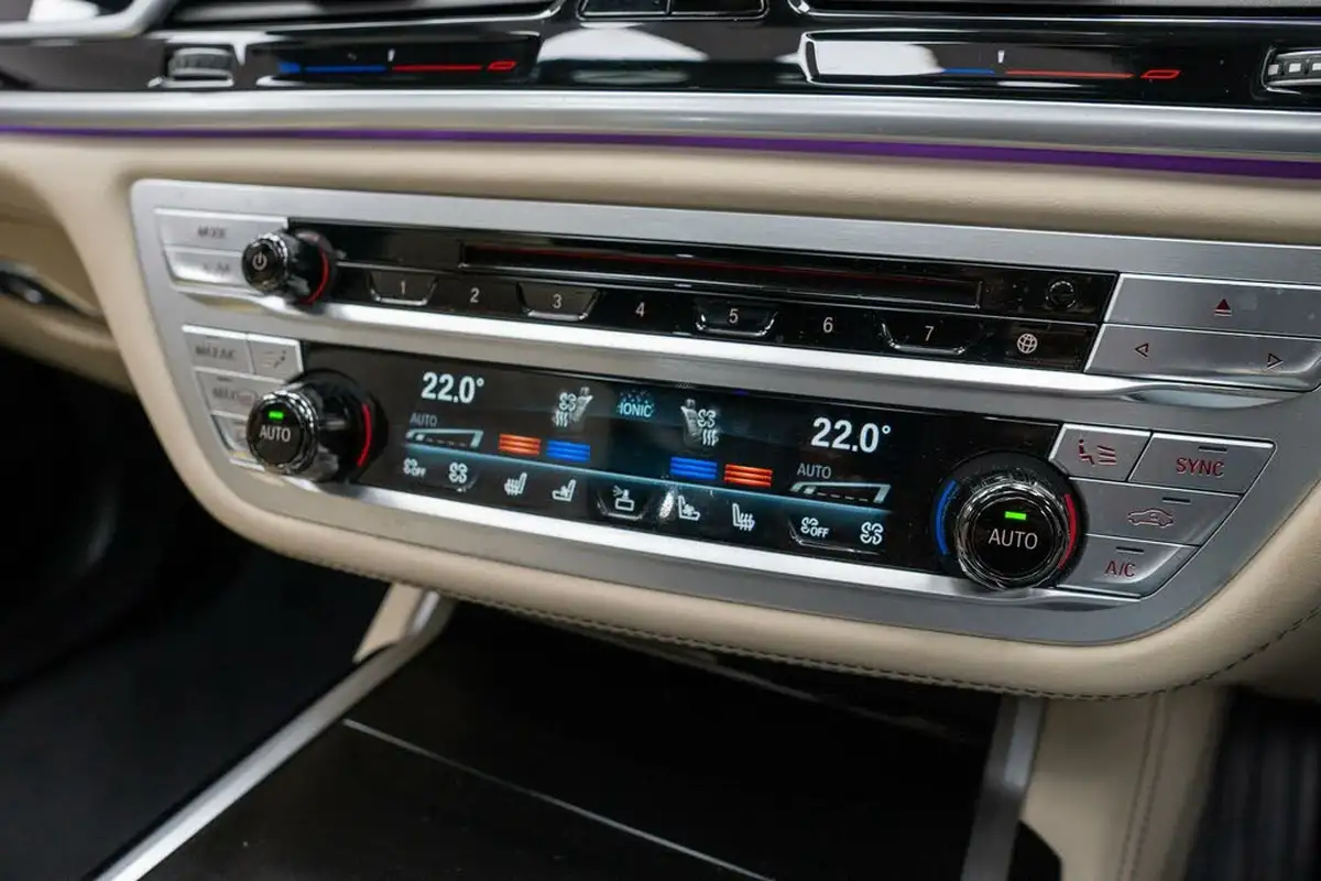 2020-bmw-7-series-66-m760li-big-19