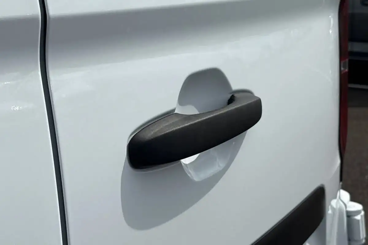 2025-volkswagen-transporter-20tdi-t30-commerce-plus-bmt-swb-150pseu6e-big-28