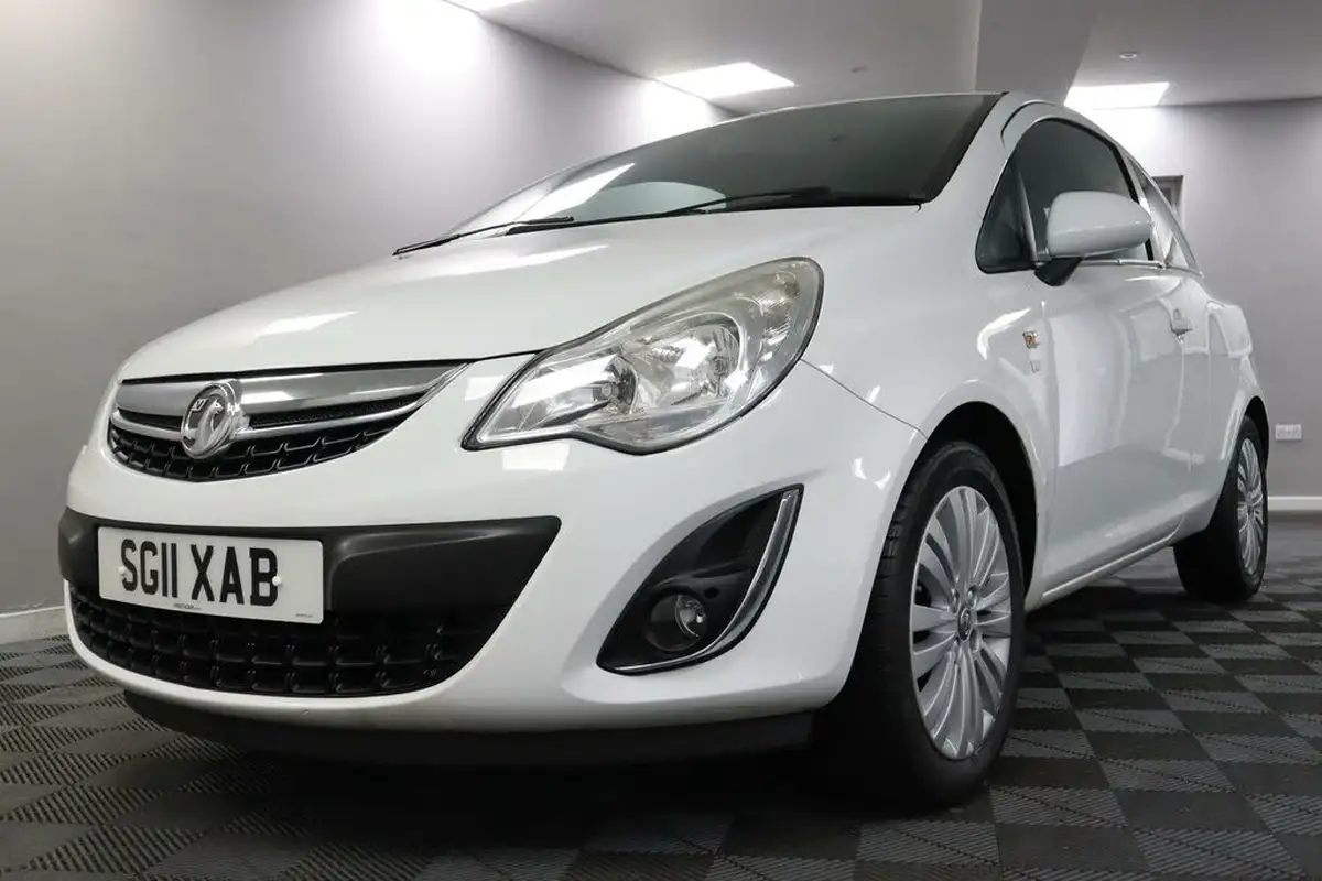 2011-vauxhall-corsa-12-excite-3d-big-27