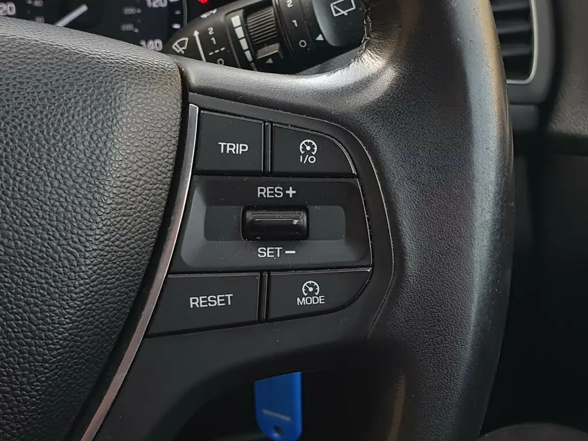 2016-hyundai-i20-10-active-big-22
