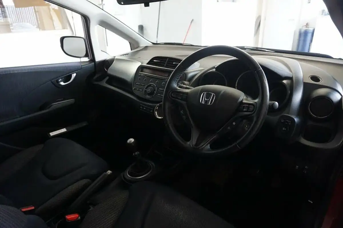 2011-honda-jazz-14-ex-big-18