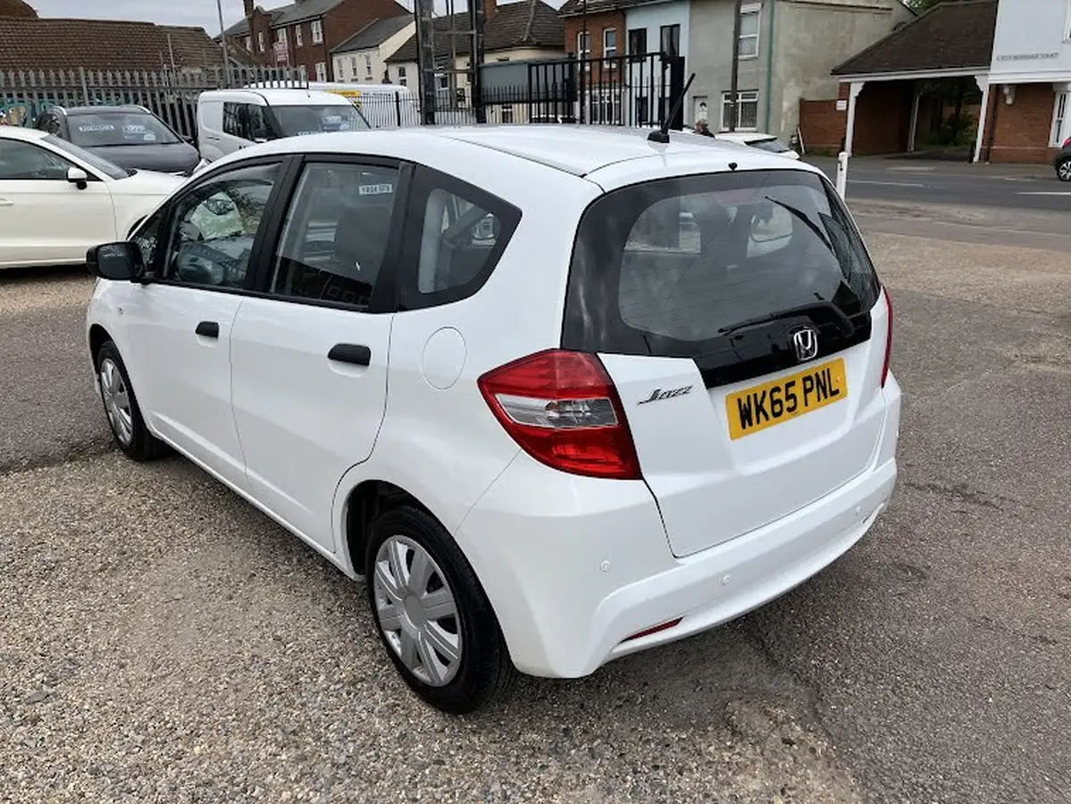 2015-honda-jazz-12-s-big-2