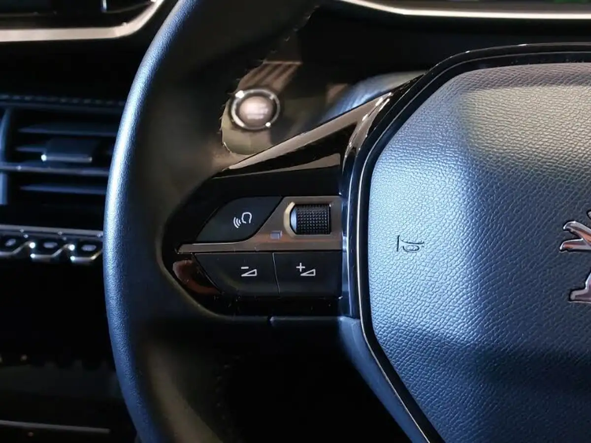 2020-peugeot-208-12-puretech-allure-100bhp-big-16