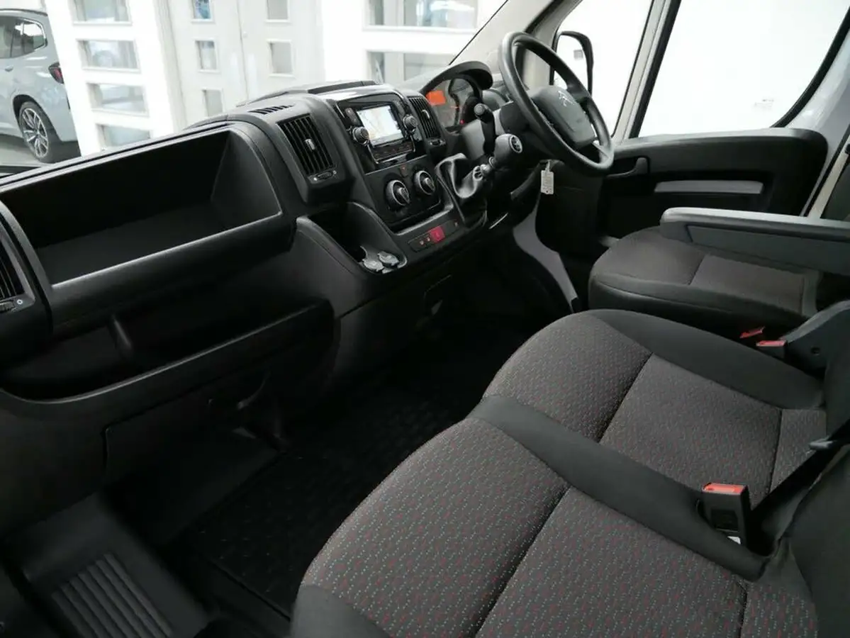 2022-citroen-relay-22bluehdi-35-l2h2-enterprise-big-14