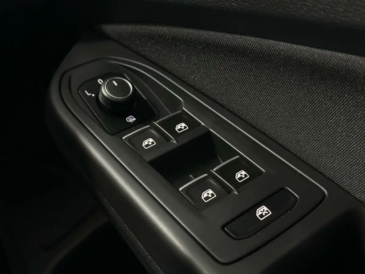 2020-volkswagen-golf-15-etsi-life-150ps-hatchback-big-19