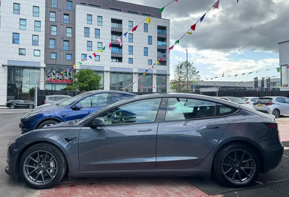 2021-tesla-model-3-e-long-range-4x4-big-12