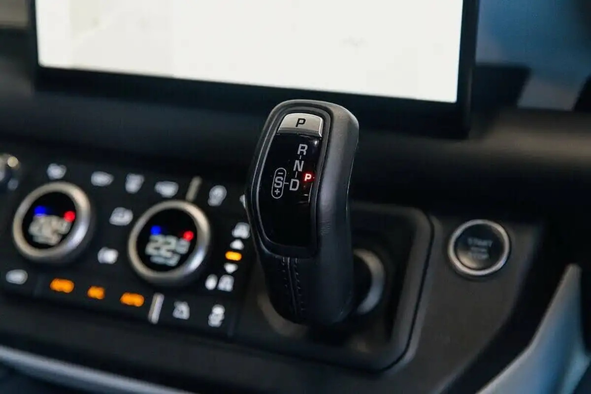 2022-land-rover-90-defender-30-d250-x-dynamic-hse-big-10