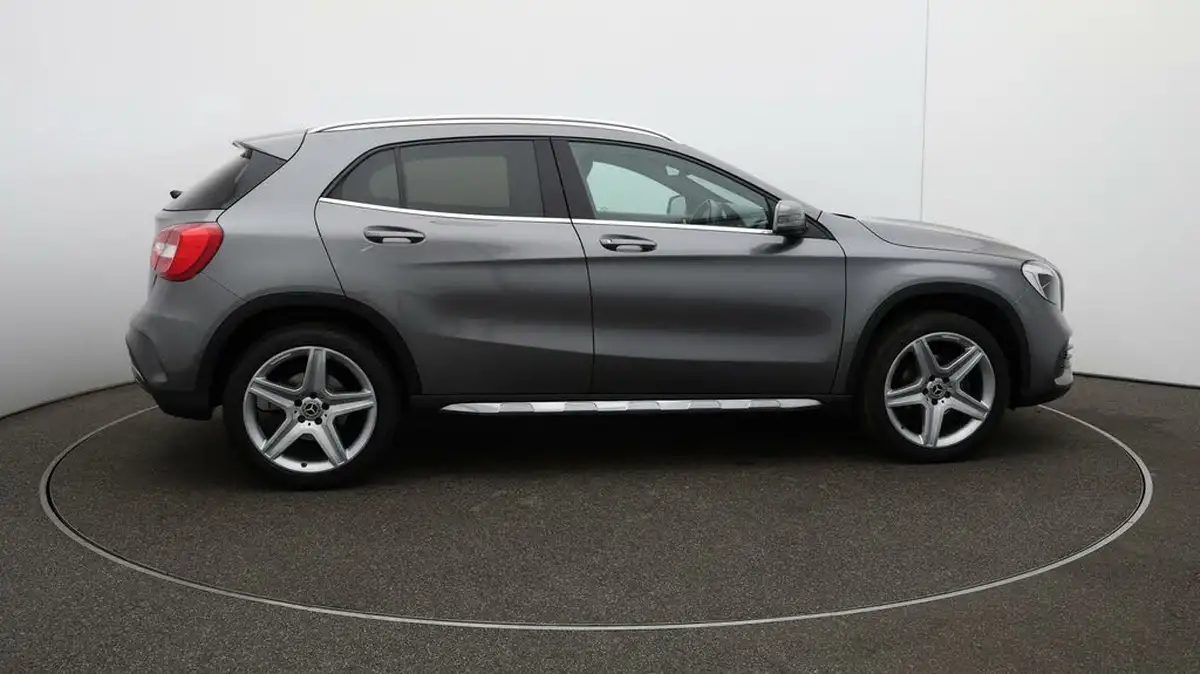 2018-mercedes-benz-gla-class-16-gla-200-amg-line-154bhp-big-8