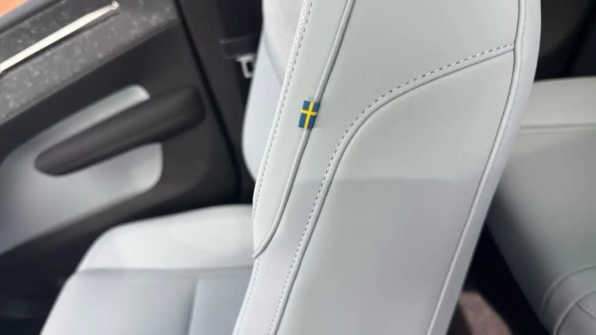 2025-volvo-ex30-e-single-motor-ultra-big-21
