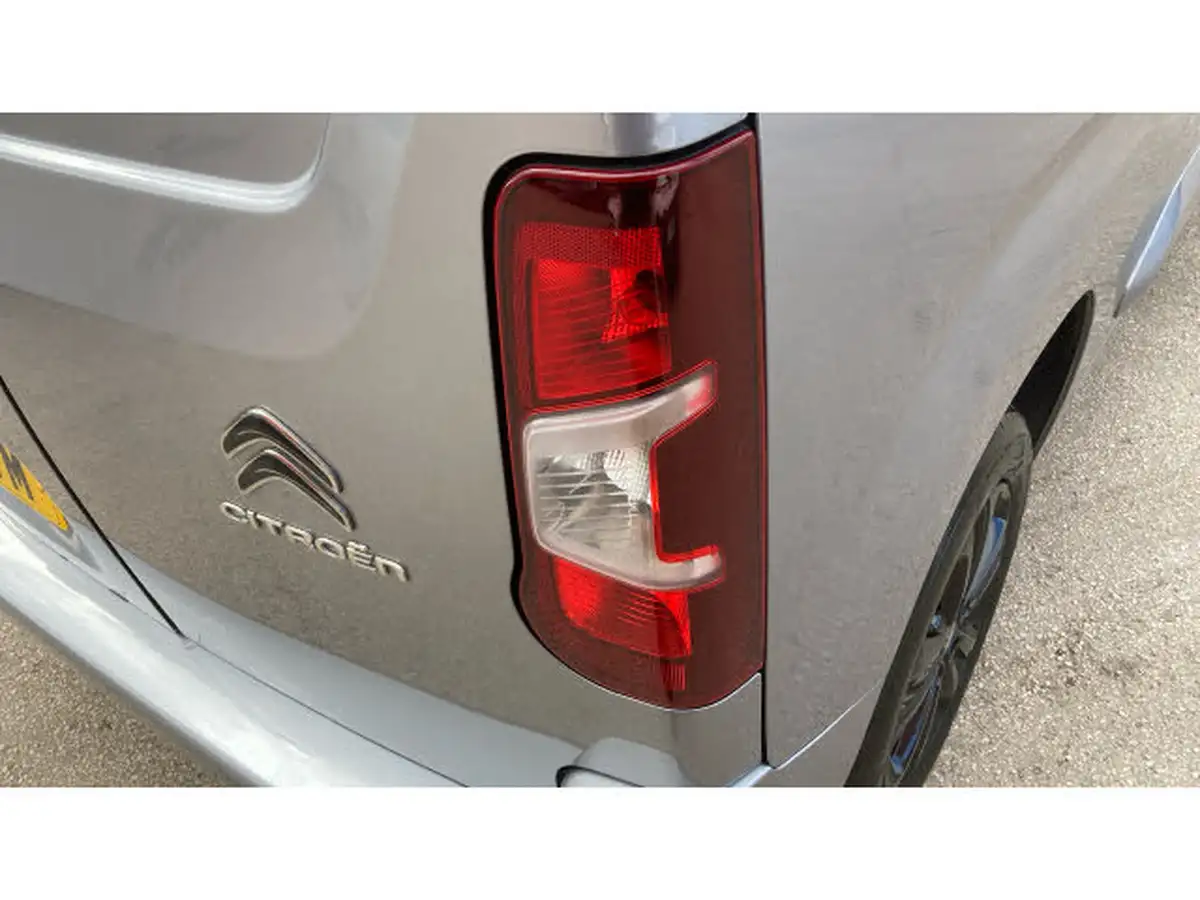 2021-citroen-berlingo-15bluehdi-1000-driver-130pseu6dt-e-ss-eat8-big-24