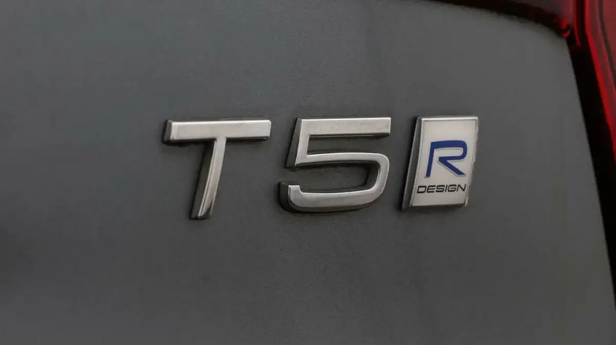 2020-volvo-s60-20-b5-r-design-big-22