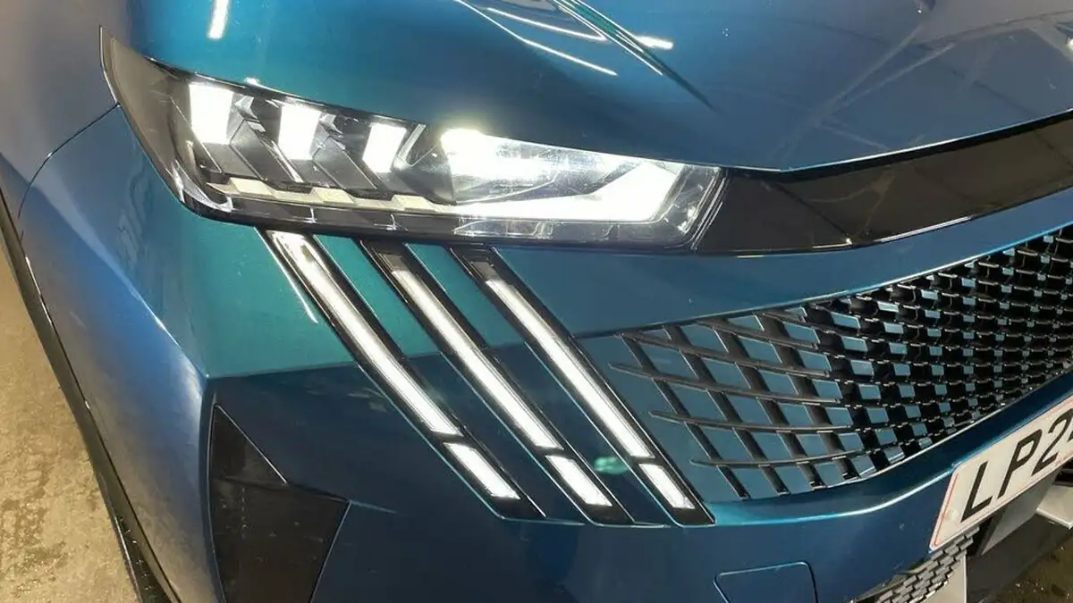 2023-peugeot-3008-suv-e-gt-big-21