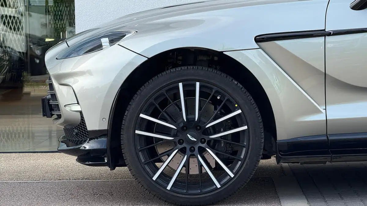 2023-aston-martin-dbx-40-v8-big-3