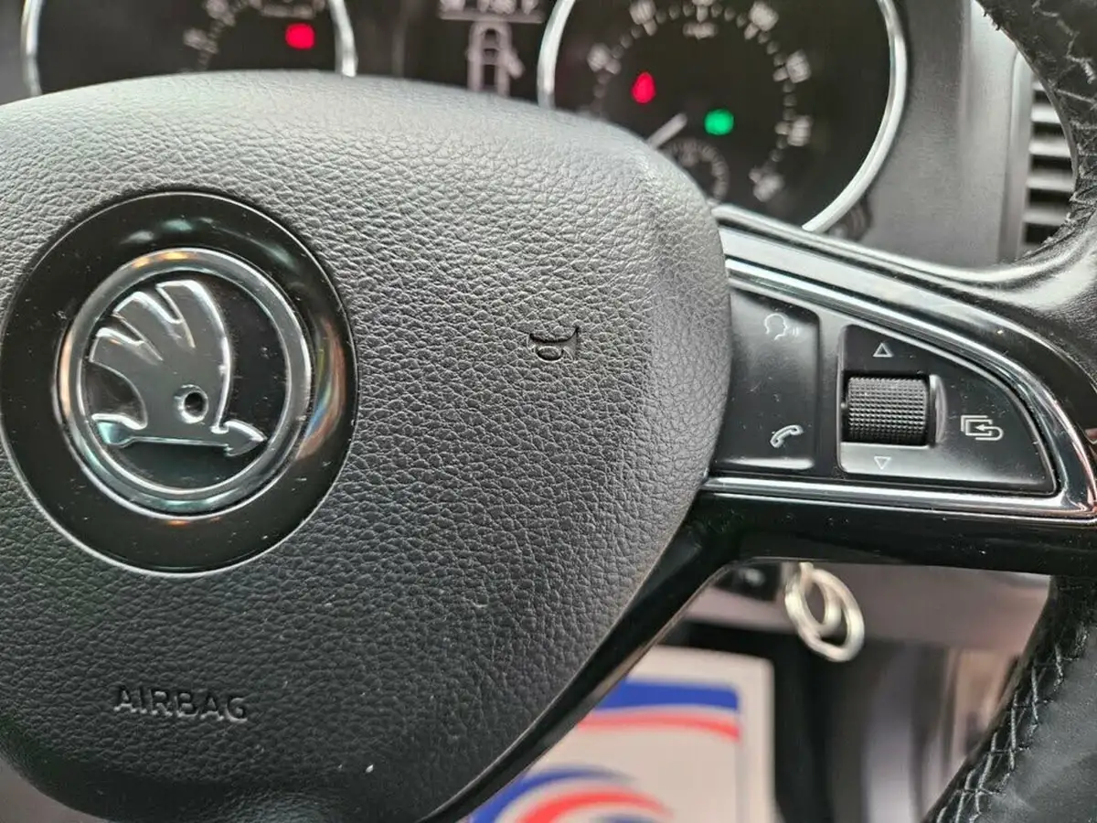 2015-skoda-yeti-20tdi-black-edition-dsg-big-21