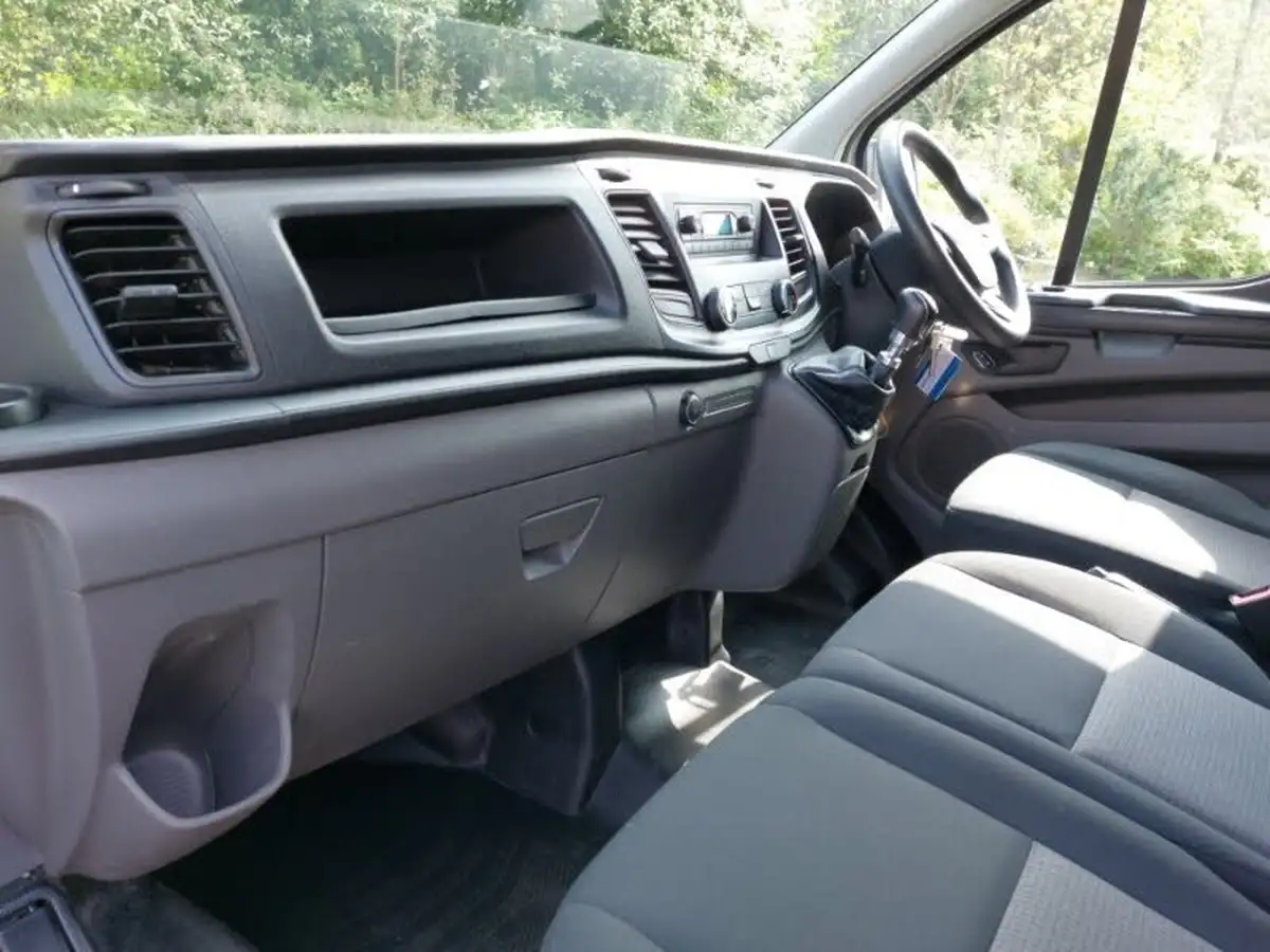 2018-ford-transit-custom-20tdci-300-l1h1-105pseu6-panel-van-big-4
