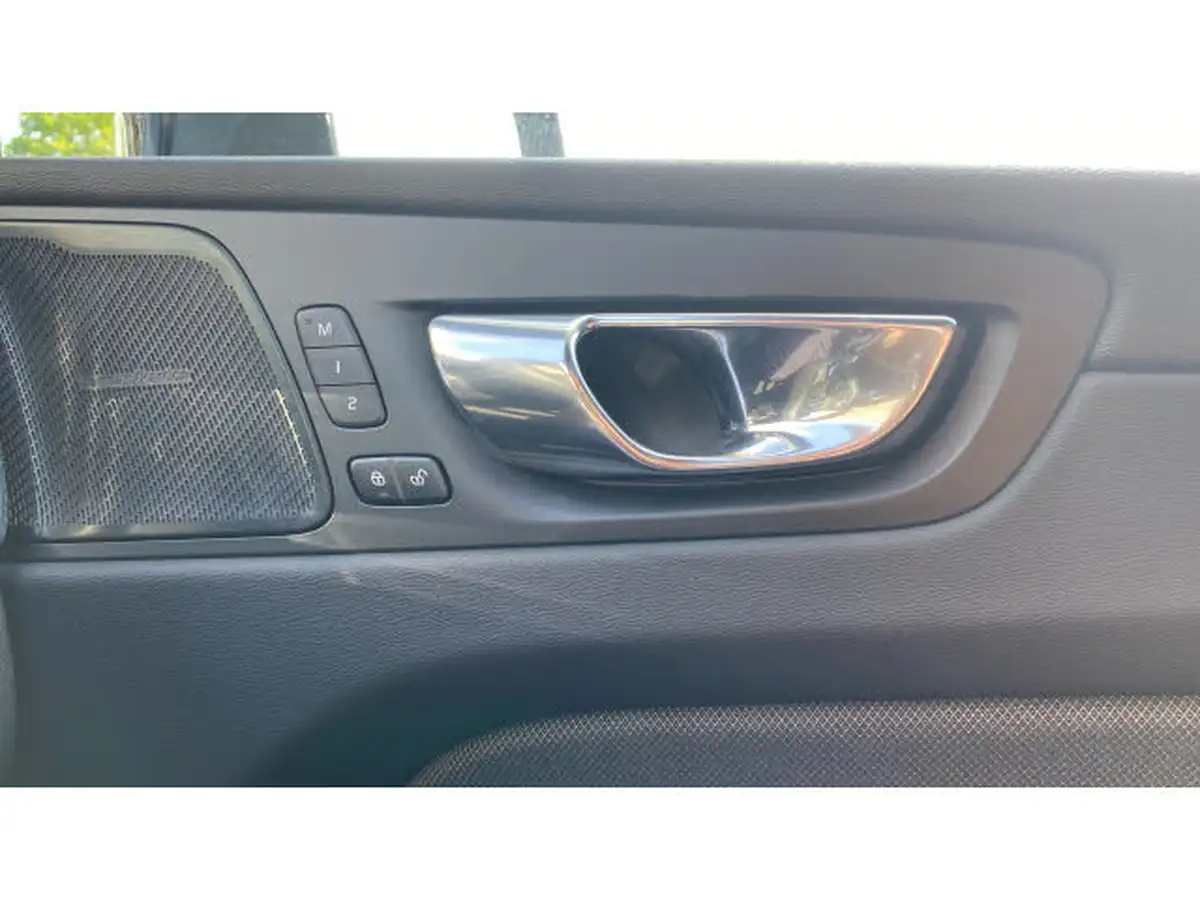 2022-volvo-xc60-20-b5-r-design-awd-big-14
