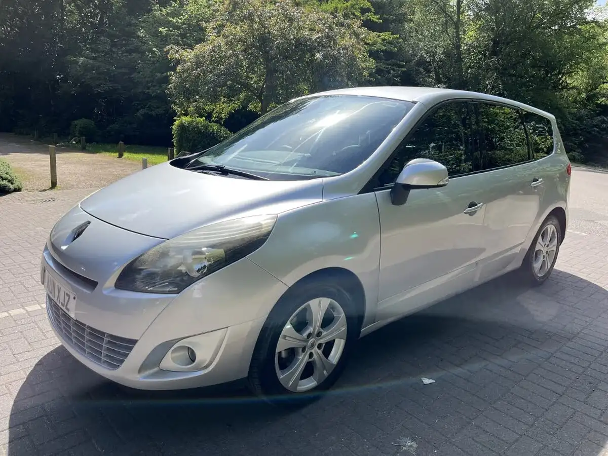 2011-renault-grand-scenic-19td-dynamique-tom-tom-big-16