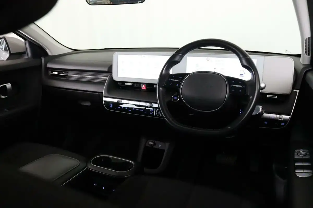 2022-hyundai-ioniq-5-e-se-connect-big-15