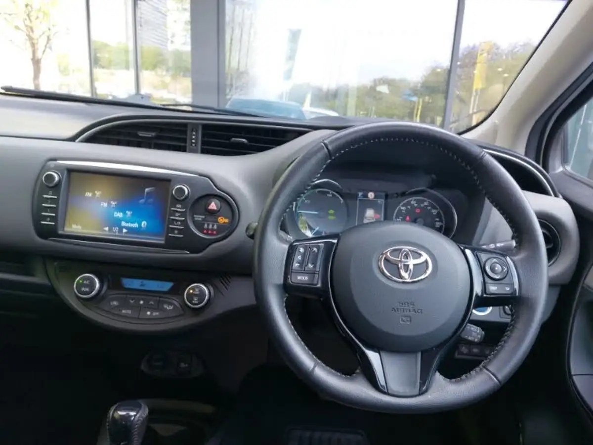 2020-toyota-yaris-15-vvt-i-icon-98bhp-hybrid-1497cc-e-cvt-big-6