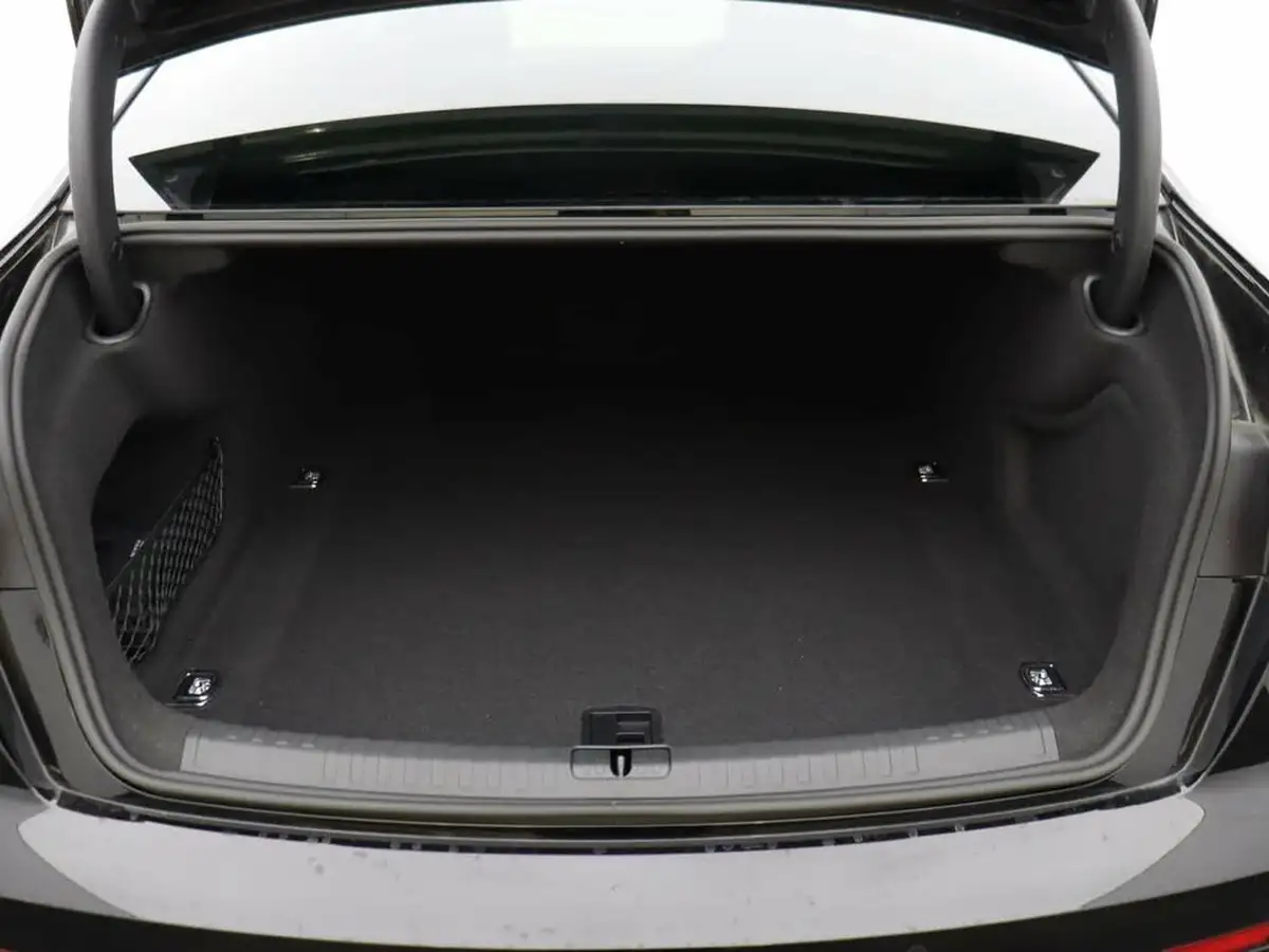 2022-audi-a6-saloon-20-40-tfsi-s-line-big-10