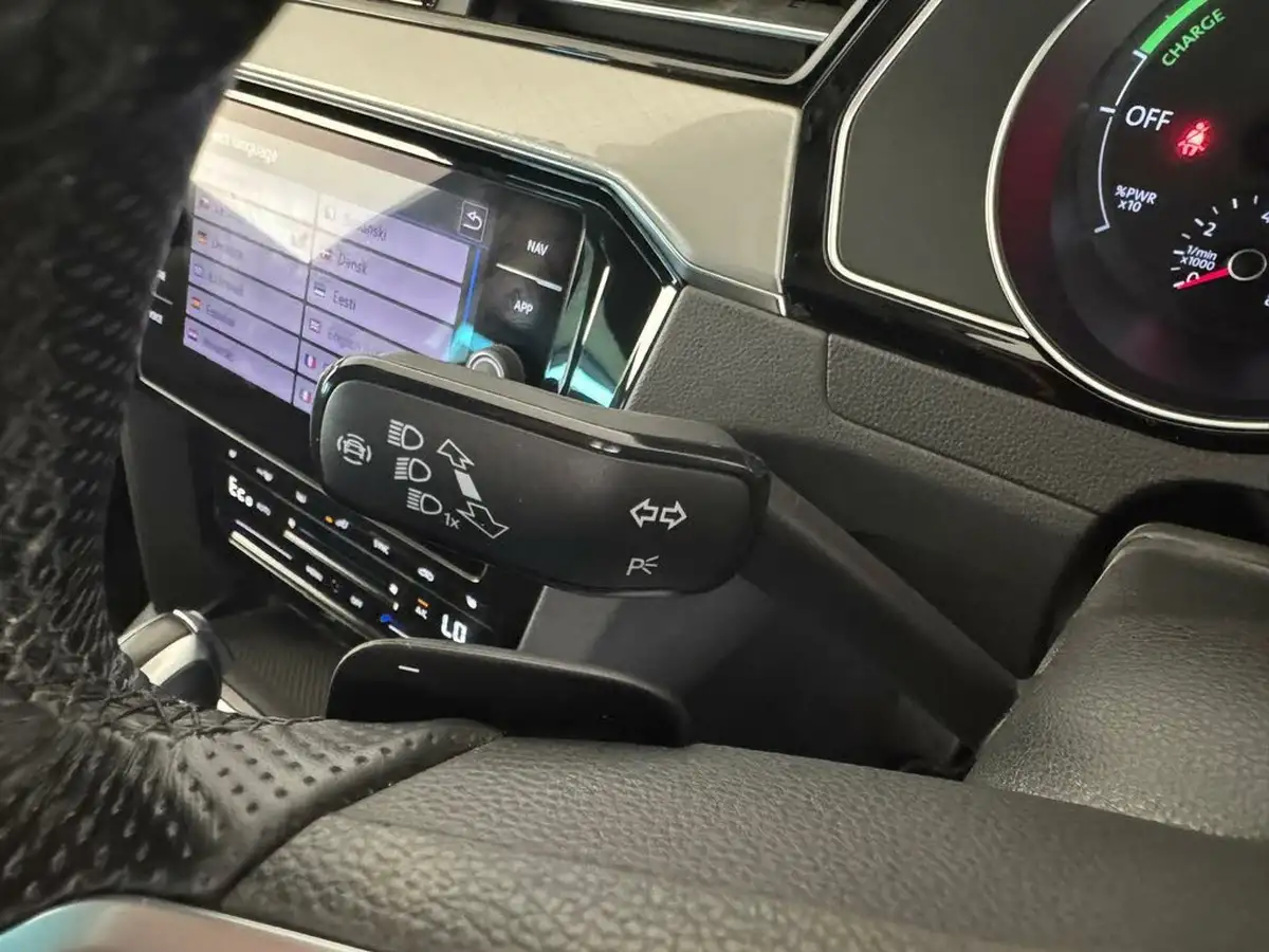 2022-volkswagen-passat-14-tsi-gte-estate-5d-big-52