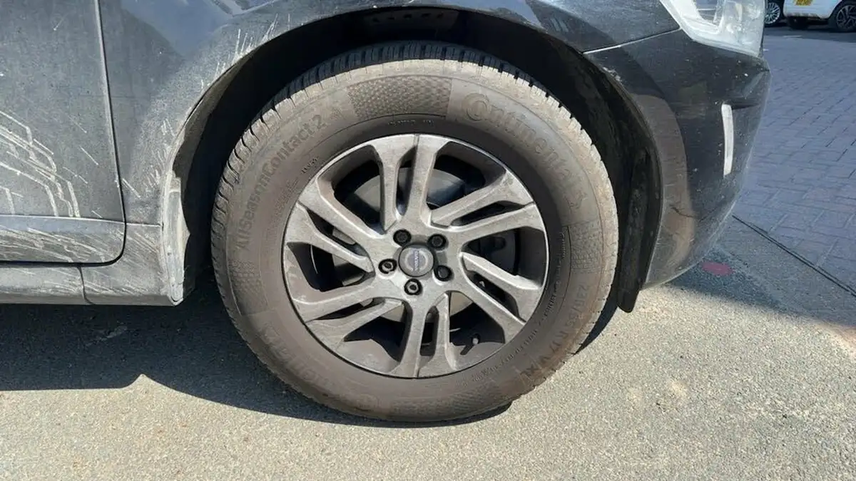 2015-volvo-xc60-20td-d4-se-190bhp-big-13