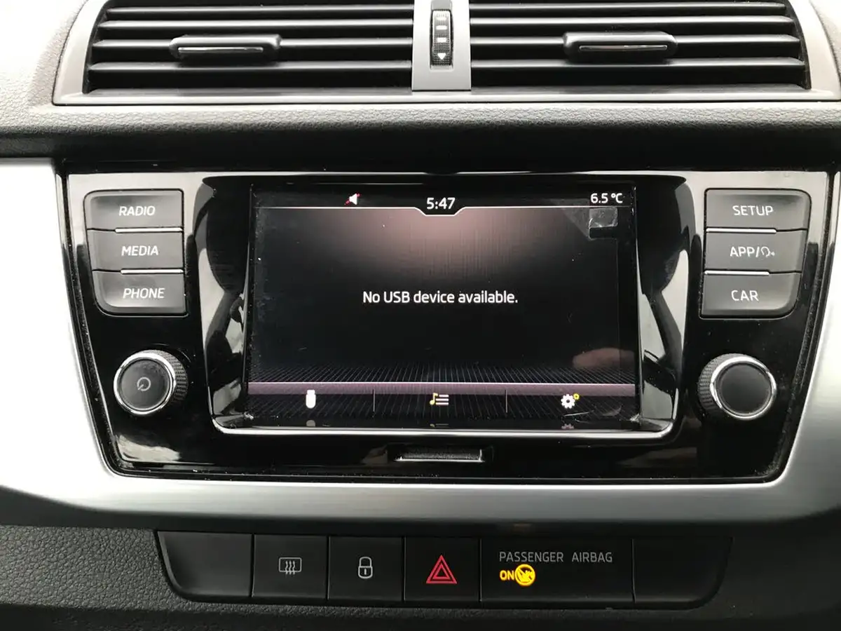 2019-skoda-fabia-10-mpi-colour-edition-75ps-ss-big-18