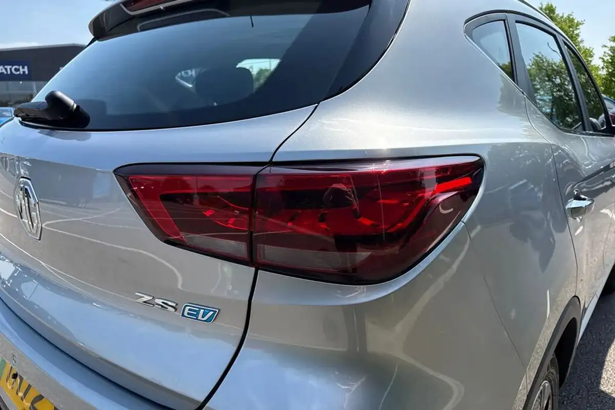 2022-mg-zs-suv-e-trophy-ev-156ps-long-range-big-7